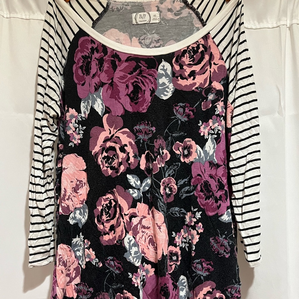 Maurice’s 3/4 Sleeve Flower Top